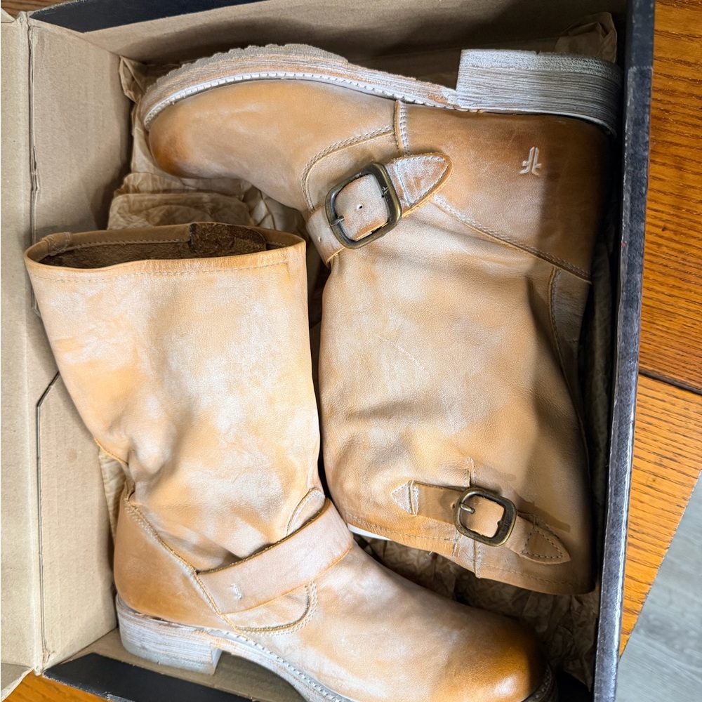 BRAND NEW! Frye Veronica Short Boot - Picture 9 of 10